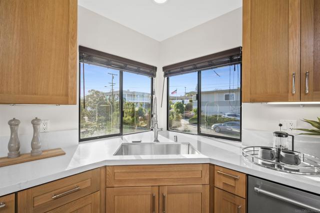 1307 Clove St, San Diego CA: https://media.crmls.org/mediaz/ffcf2b11-41c9-4b57-9c13-5e886024dca9.jpg