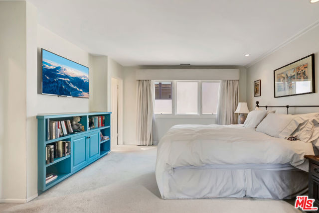 1519 Comstock Avenue, Los Angeles CA: https://media.crmls.org/mediaz/ffcfb2d1-a3fd-43c1-bfb9-bad2bdec2af0.jpg