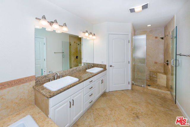 4503 Vesper, Sherman Oaks CA: https://media.crmls.org/mediaz/ffd03126-d122-4adc-a16d-a582ca940615.jpg