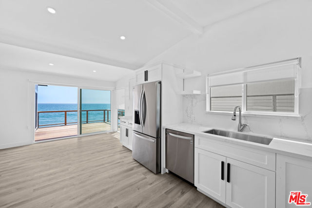 25154 Malibu Rd, Malibu CA: https://media.crmls.org/mediaz/ffd0c143-cbfa-49c2-a6b8-5cef9bffc8f4.jpg