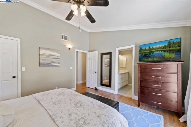 335 Beverly St, Livermore CA: https://media.crmls.org/mediaz/ffd0f659-1d7c-43e0-8211-ed8fe54930f4.jpg