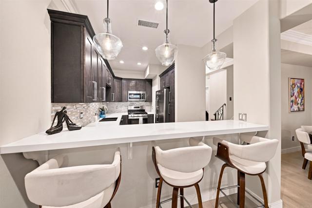 14819 Magnolia Boulevard, 7 photo 8