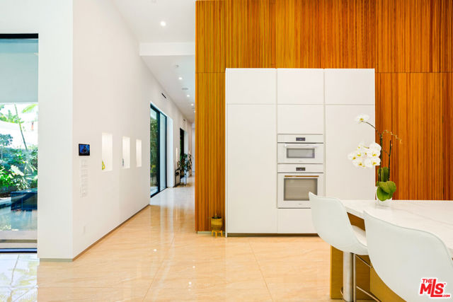 619 N Harper Avenue, Los Angeles CA: https://media.crmls.org/mediaz/ffd1330f-6c78-42a9-882a-3134057858cc.jpg