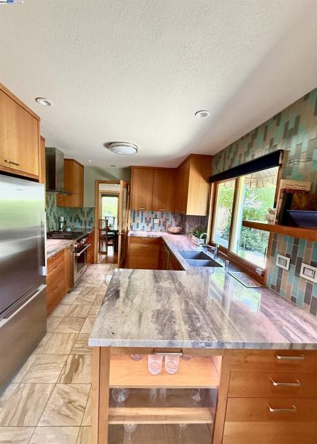 6291 Calle Fuego, Pleasanton CA: https://media.crmls.org/mediaz/ffd17c85-f101-425e-8583-b9c09ecddc23.jpg