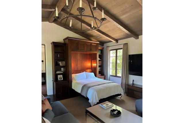 180 Farm Road, Woodside CA: https://media.crmls.org/mediaz/ffd17dd5-d639-4708-8d14-b7bfe78a8c20.jpg