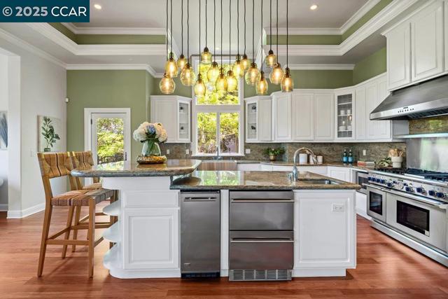 128 Oak Rd, Orinda CA: https://media.crmls.org/mediaz/ffd192ea-247f-4d75-b87f-15e88d9d9866.jpg