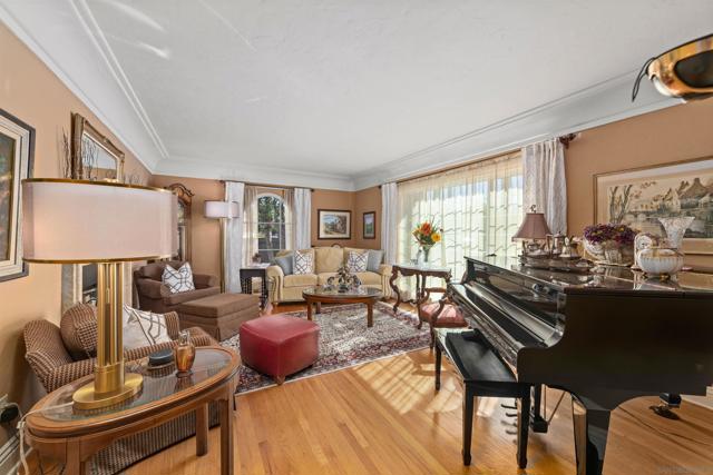 625 4th Street, Coronado CA: https://media.crmls.org/mediaz/ffd1aeda-74a4-464c-a45b-753ef9235540.jpg