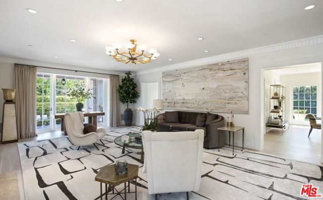 111 N Mapleton Drive, Los Angeles CA: https://media.crmls.org/mediaz/ffd1b93a-99cc-44b5-970d-fa4949b2309e.jpg