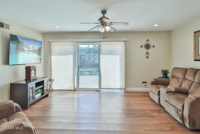 1878 Moore Street, Simi Valley CA: https://media.crmls.org/mediaz/ffd1d85f-d481-43b7-9802-ce455f05599e.jpg