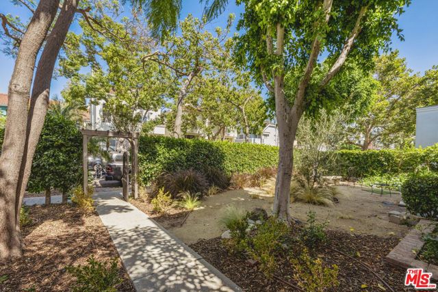 751 N Alfred Street, Los Angeles CA: https://media.crmls.org/mediaz/ffd1eded-ede5-4031-adad-c1b9814405d3.jpg
