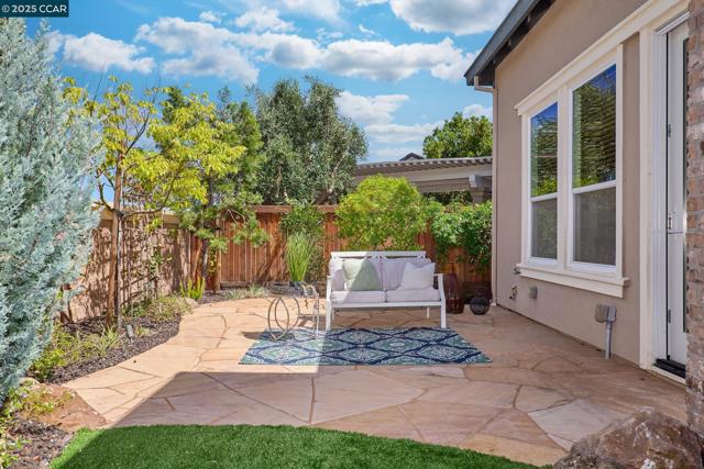 1681 Gamay Ln, Brentwood CA: https://media.crmls.org/mediaz/ffd225c2-20ad-4803-8f4a-9285c65f1c73.jpg