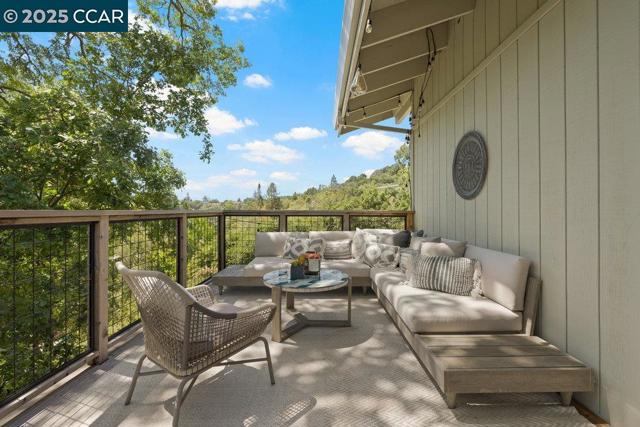 46 E Altarinda, Orinda CA: https://media.crmls.org/mediaz/ffd26645-3fd0-468e-b4e5-857b61b9a2bf.jpg
