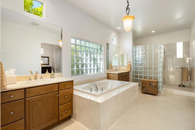 326 Loch Lomond Road, Rancho Mirage CA: https://media.crmls.org/mediaz/ffd27862-20c8-49d0-a72b-b28b22e7782f.jpg