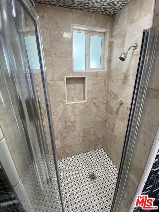 1726 W 37th Place, Los Angeles CA: https://media.crmls.org/mediaz/ffd304ee-9204-4729-b84d-1b03f34f2ea6.jpg