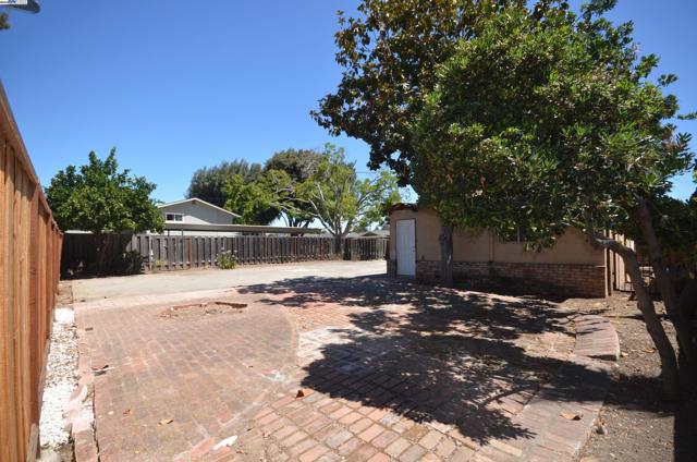4544 Thornton Ave, Fremont CA: https://media.crmls.org/mediaz/ffd3ce76-716a-4193-a999-df47a14805dd.jpg