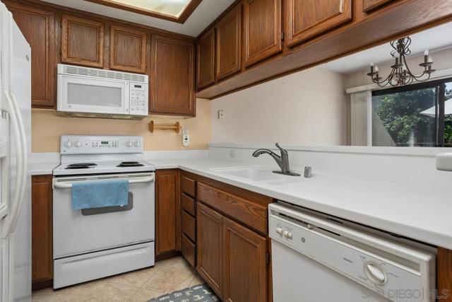 17945 Caminito Pinero, San Diego CA: https://media.crmls.org/mediaz/ffd50b1e-7b1f-42ac-9bb9-f3e62b57a0b6.jpg