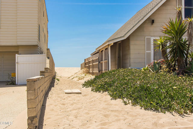 117 Glendale Avenue, Oxnard CA: https://media.crmls.org/mediaz/ffd50ffa-8ae5-4916-bf5f-c48726cfd5f3.jpg