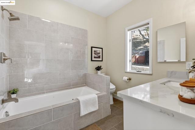6330 Swainland Rd, Oakland CA: https://media.crmls.org/mediaz/ffd52067-0569-4e4b-85a5-4b4d10b0d076.jpg