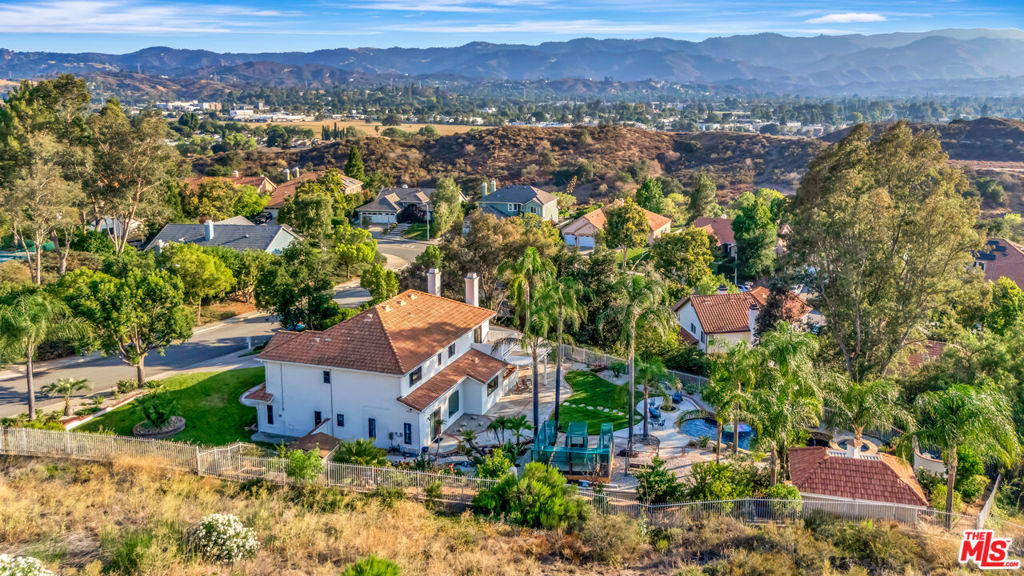 https://media.crmls.org/mediaz/ffd5936c-0411-475f-81c8-ec0155815788.jpg?preset=X-Large