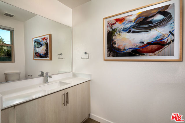 1483 W Vista Way, San Pedro CA: https://media.crmls.org/mediaz/ffd5b061-4e41-495b-a6e5-ea94b20a4c34.jpg