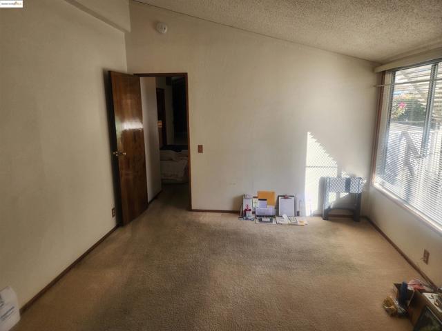537 Cumana Cir, Union City CA: https://media.crmls.org/mediaz/ffd6cbec-56a1-48d5-99a9-088b28413980.jpg