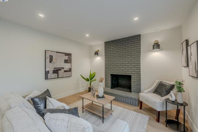 311 Foxboro Ct, San Ramon CA: https://media.crmls.org/mediaz/ffd6d9b2-4bad-4567-998f-b6c5bded4b5b.jpg