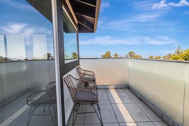 11550 Skyline Boulevard, Oakland CA: https://media.crmls.org/mediaz/ffd78112-fc26-437e-a139-2c96d3e55c39.jpg