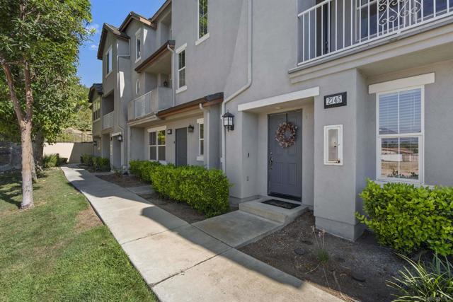 2745 White Pine Ct, Chula Vista CA: https://media.crmls.org/mediaz/ffd7d664-fc93-423a-b7c4-9438185cfdf6.jpg