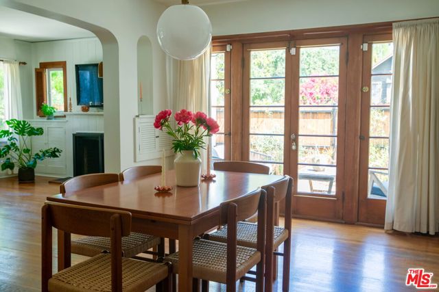 898 N Chester Avenue, Pasadena CA: https://media.crmls.org/mediaz/ffd8169b-e84f-45d4-8067-6df1339d434a.jpg