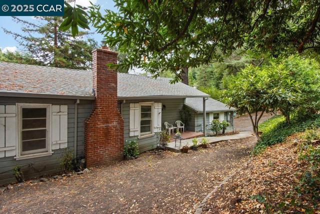36 Vallecito Lane, Orinda CA: https://media.crmls.org/mediaz/ffd83e12-0898-4541-9506-83d3c65048d4.jpg
