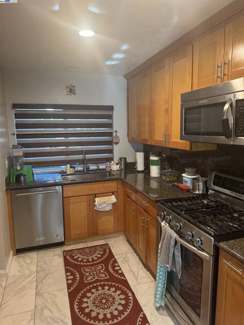 6649 Bunker Hill Ct, San Jose CA: https://media.crmls.org/mediaz/ffd8d2cc-2dd8-4fe4-9f6f-e7b954f275e1.jpg