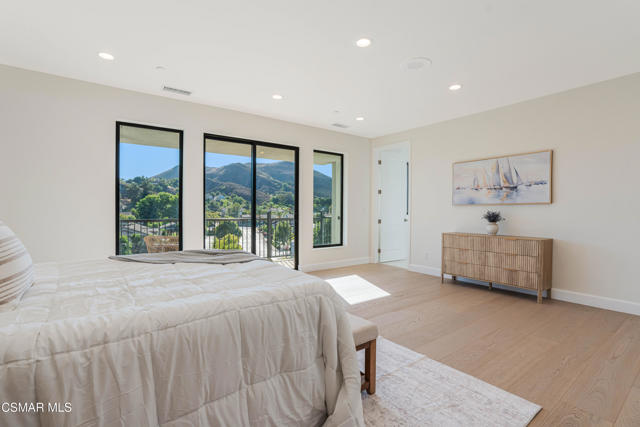 252 Capri Drive, Simi Valley CA: https://media.crmls.org/mediaz/ffd8d640-b0f8-48f7-aa18-443c9359596c.jpg