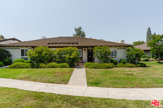 2641 Hartland Circle, Westlake Village CA: https://media.crmls.org/mediaz/ffd8fce0-f5e4-4e93-aa60-a4975299b4b7.jpg