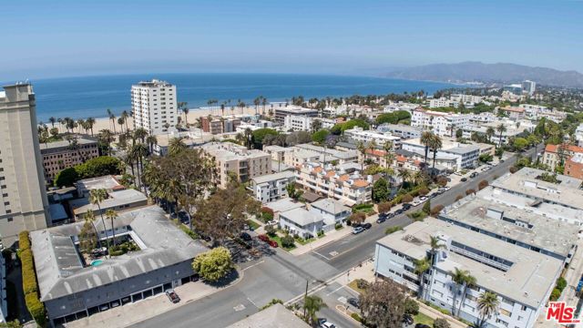 231 California Avenue, Santa Monica CA: https://media.crmls.org/mediaz/ffd90fca-656e-47ba-bb3c-61bcd2404cac.jpg