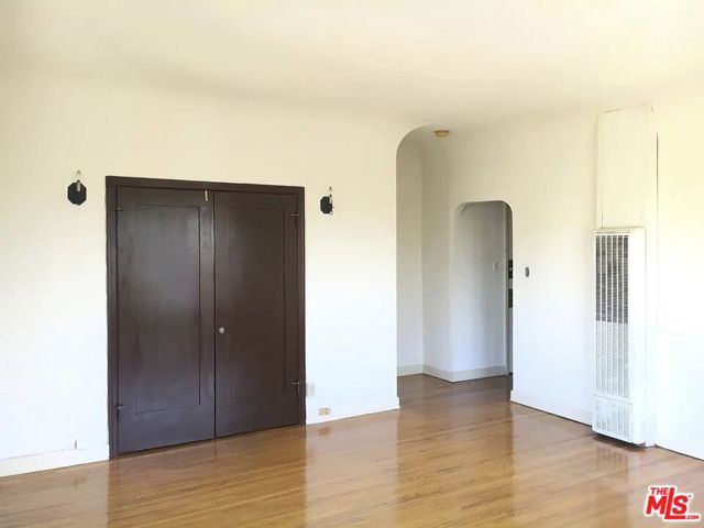 1901 N Commonwealth, Los Angeles CA: https://media.crmls.org/mediaz/ffd96cb4-d946-4af0-9ae7-f992f3309171.jpg