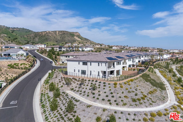 20668 W Hummingbird Court, Porter Ranch CA: https://media.crmls.org/mediaz/ffd9ea12-2fa4-4dc8-b96b-6b528f31702e.jpg