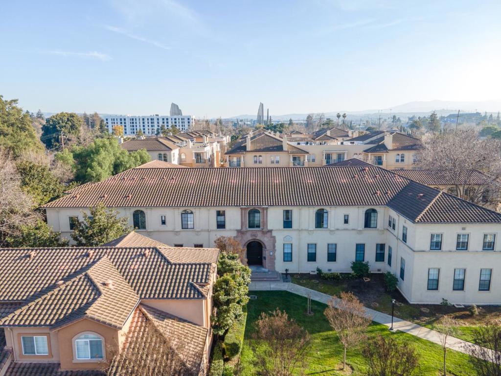 516 Martha Street #202