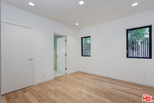 209 Hollister Avenue photo 23