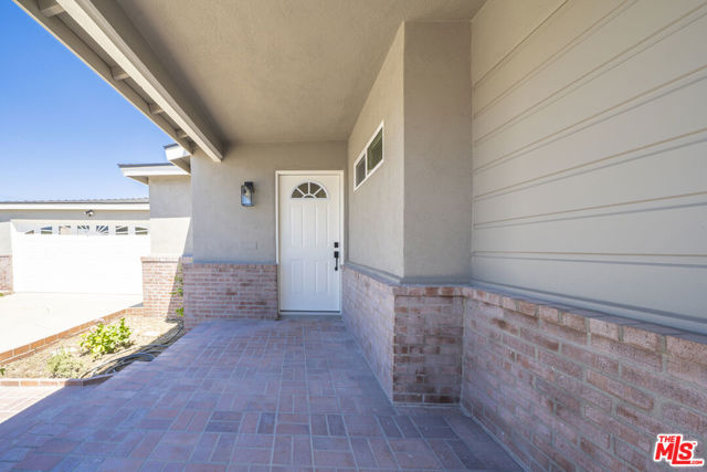 1930 W 153rd Street, Gardena CA: https://media.crmls.org/mediaz/ffdaf0ee-17b1-4028-94bb-83f89cbea07a.jpg