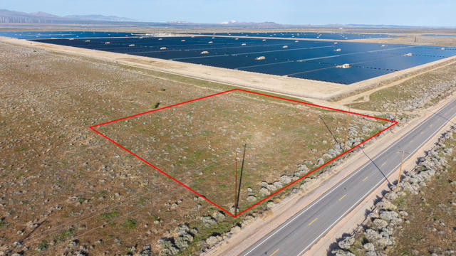 217 Ave D Pav 175 Stw N, Fairmont CA: https://media.crmls.org/mediaz/ffdb2313-7ea4-4548-8ec0-abba493a0f8c.jpg