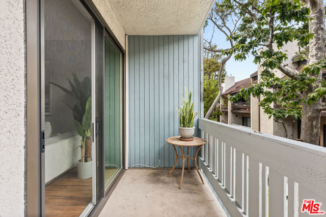8160 Manitoba Street, Playa del Rey CA: https://media.crmls.org/mediaz/ffdb56af-0128-4029-b0c8-fb843b8927a0.jpg
