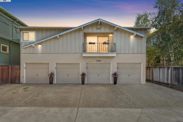5242 Miles Avenue, Oakland CA: https://media.crmls.org/mediaz/ffdb7cc5-cd5b-40fc-9677-0649fb3a1da8.jpg