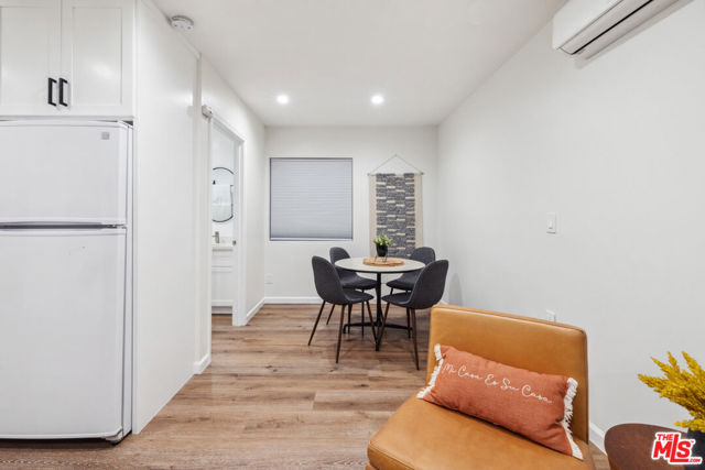821 S Cloverdale Avenue, Los Angeles CA: https://media.crmls.org/mediaz/ffdb87f4-deae-40b8-96bf-d54f7db1cc84.jpg