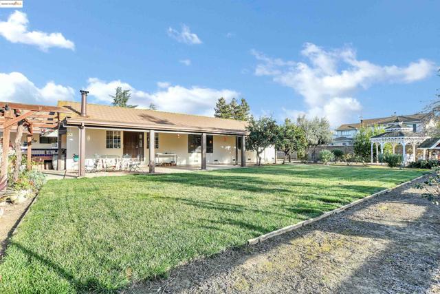 3215 Ohara Ave, Brentwood CA: https://media.crmls.org/mediaz/ffdbff53-13d4-430f-9e04-f9936eac8abd.jpg