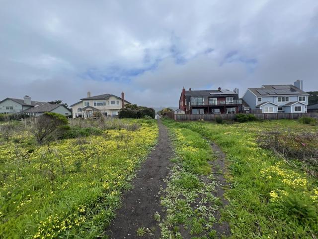 407 Beach Avenue, Half Moon Bay CA: https://media.crmls.org/mediaz/ffdc0ac6-089d-405e-8e15-1b519e9fe796.jpg