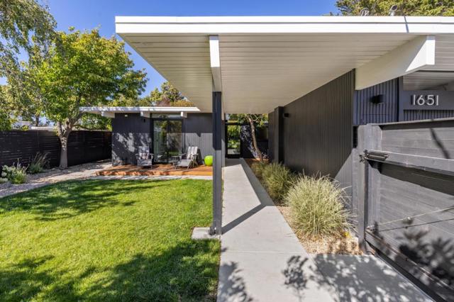 1651 Lexington, San Mateo CA: https://media.crmls.org/mediaz/ffdceecb-d107-4266-ae04-e4f2d06fc5e5.jpg