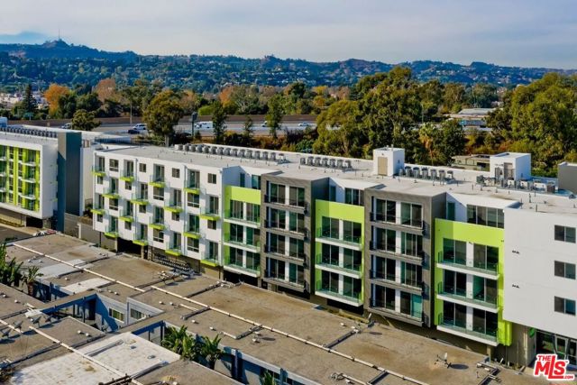 11036 Moorpark Street, Los Angeles CA: https://media.crmls.org/mediaz/ffdcf76e-d884-4d65-b6b5-c0eb789b70a9.jpg