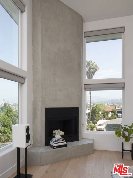 1320 Romulus Drive, Glendale CA: https://media.crmls.org/mediaz/ffdd0766-e185-4ed7-abc4-b340fcefee1c.jpg