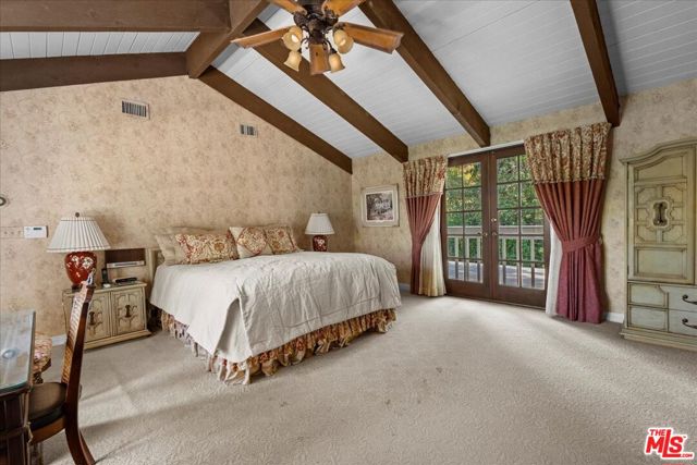 4215 Ellenita Avenue, Tarzana CA: https://media.crmls.org/mediaz/ffdd27e5-b882-4e11-850b-21b99a3176a0.jpg
