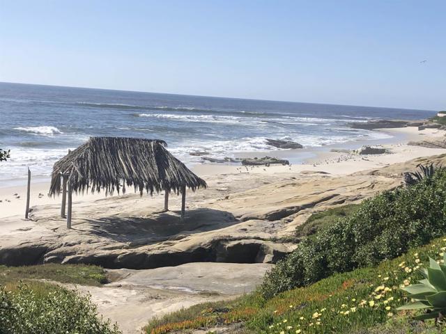 6455 La Jolla Blvd, La Jolla CA: https://media.crmls.org/mediaz/ffddab1f-a0b8-4ec6-be65-bdff41df30c5.jpg